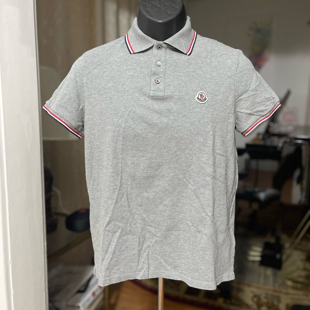 Like New Men’s Size Medium Moncler Logo-appliquéd Polo Shirt 100% Cotton Grey - Picture 8 of 17